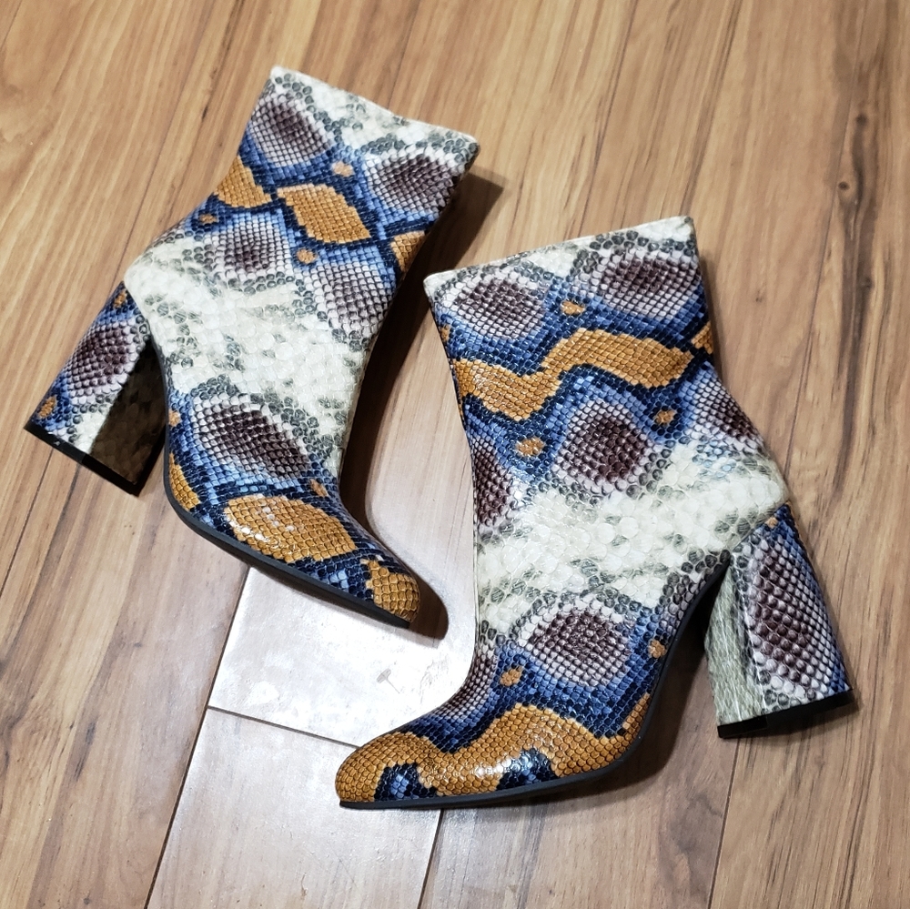 Kaari Blue Boots